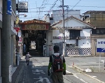 商店街に進む道