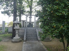戸川安廣墓碑