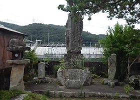 下之町の題目碑