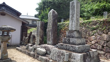 願成寺の題目碑