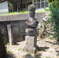 松田氏供養塔