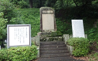 瀧善三郎記念碑
