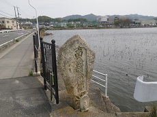 天草池横の名号塔