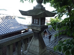 四柱神社常夜燈