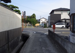 由加道標までの道②