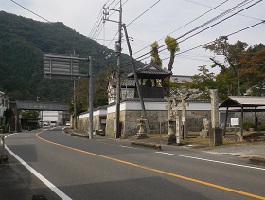 妙覚寺前の道