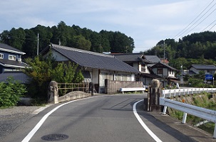 誕生寺橋