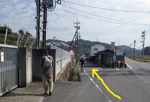 県道から離れる