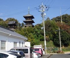 法蓮寺の多宝塔と鐘楼