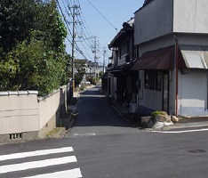 神崎樋門の東へ