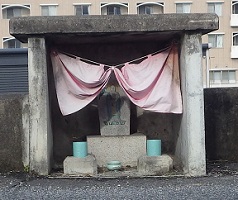 百間川手前の祠