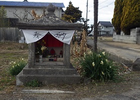 中学校北の祠