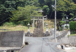 八幡神社参道