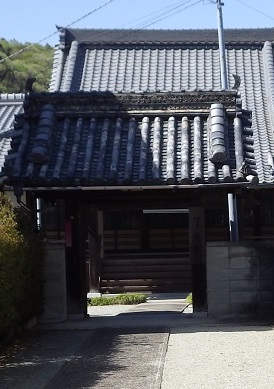 了福寺の山門。それほど大きくはない。