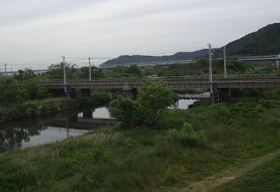 正條の渡し。今は鉄橋がかかっている。